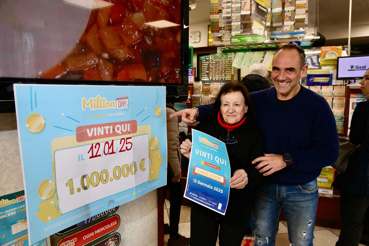 Vincita milionaria alla tabaccheria Minarini (Foto Marco Mori/New Press Photo)