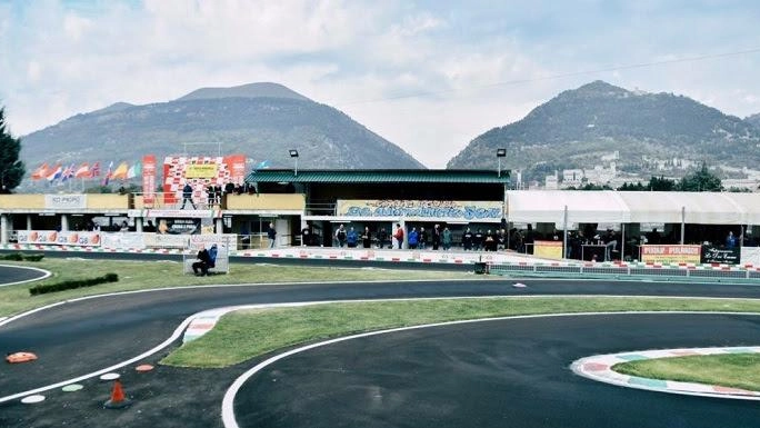 Pista di automodellismo: tre partecipanti per ogni squadra, ottanta quelle già iscritte al campionato europeo Pista di automodellismo: tre partecipanti per ogni squadra, ottanta quelle già iscritte al campionato europeo