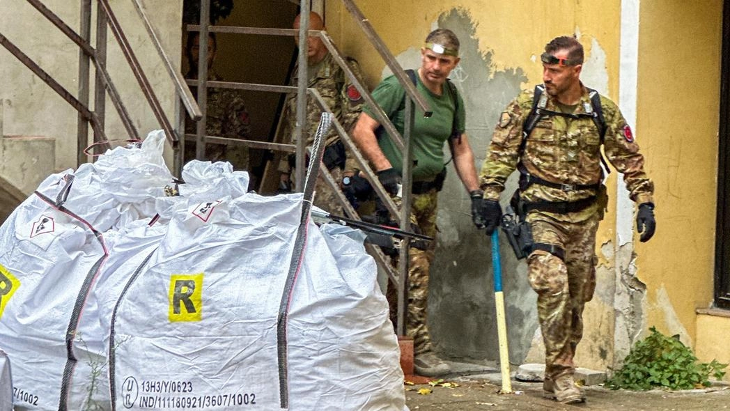 La madre e il suo pool legale hanno visto le immagini delle operazioni nell’hotel occupato. Poi un incontro in procura. Tutte le piste ancora aperte a un anno e mezzo dalla scomparsa. La madre e il suo pool legale hanno visto le immagini delle operazioni nell’hotel occupato. Poi un incontro in procura. Tutte le piste ancora aperte a un anno e mezzo dalla scomparsa.