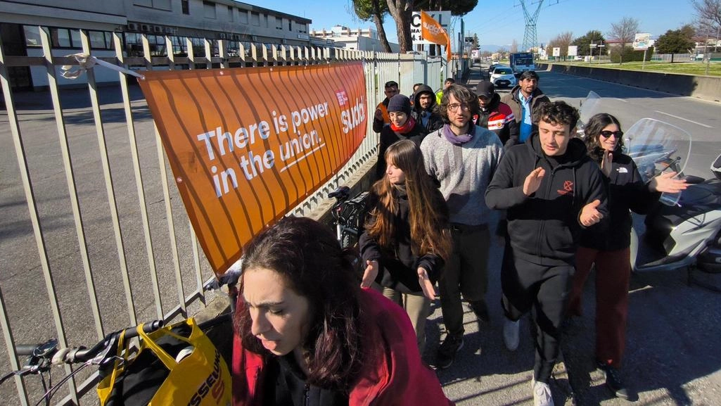 Il presidio dei Sudd Cobas in via Paronese è iniziato il 13 febbraio Il presidio dei Sudd Cobas in via Paronese è iniziato il 13 febbraio