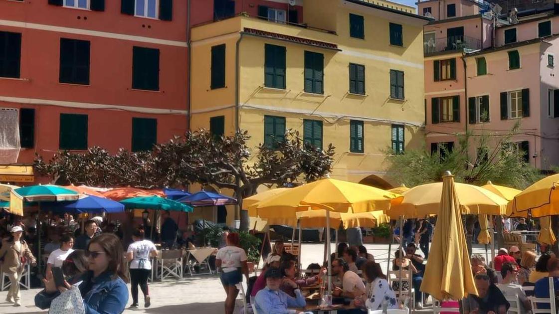 Rifiuti a Vernazza. Negozi e b&b sotto la lente Rifiuti a Vernazza. Negozi e b&b sotto la lente
