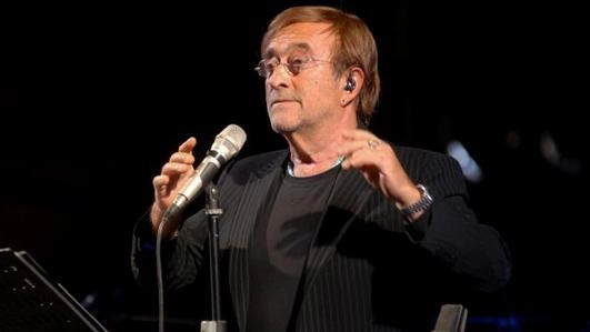 Il cantautore Lucio Dalla, scomparso nel 2012. Domani sera alle 21, l’Ottava nota big band sarà protagonista dell’omaggio «. Luci su Lucio» al parco Quinto Martini di Seano Il cantautore Lucio Dalla, scomparso nel 2012. Domani sera alle 21, l’Ottava nota big band sarà protagonista dell’omaggio «. Luci su Lucio» al parco Quinto Martini di Seano