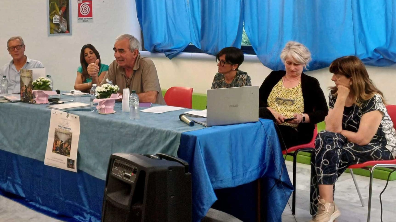 Gli esperti che hanno dialogato col pubblico sul tema giovani e smartphone Gli esperti che hanno dialogato col pubblico sul tema giovani e smartphone