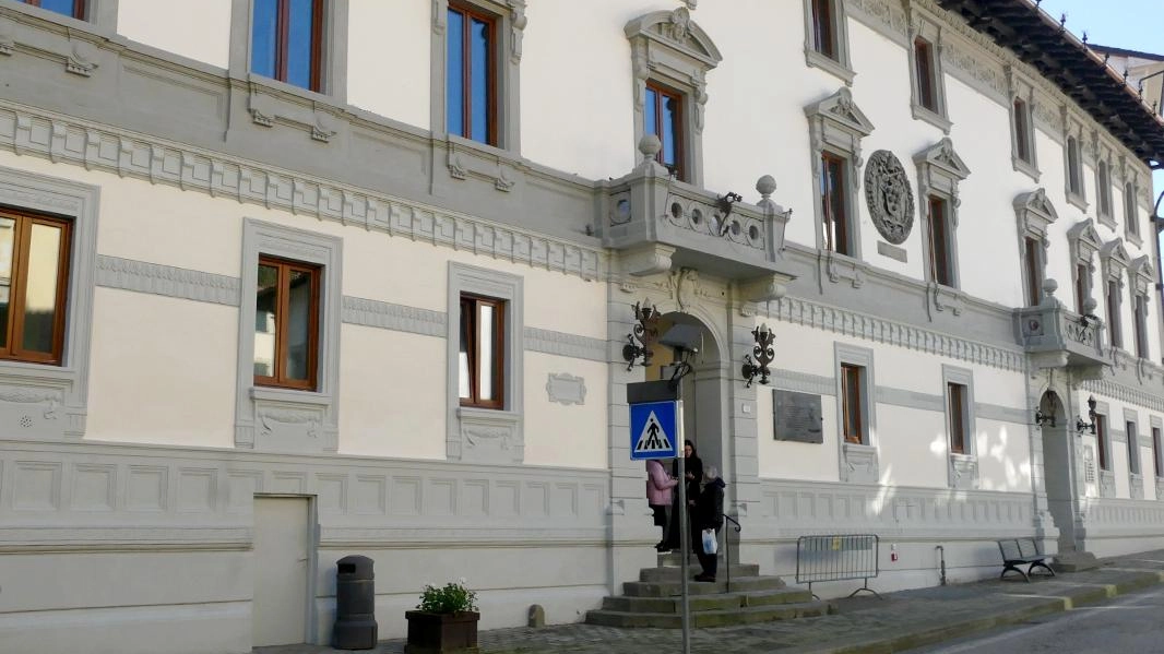 Il Palazzo Comunale di San Marcello si è rifatto la facciata, dopo poco più di un anno di lavori e un investimento di 550mila euro Il Palazzo Comunale di San Marcello si è rifatto la facciata, dopo poco più di un anno di lavori e un investimento di 550mila euro