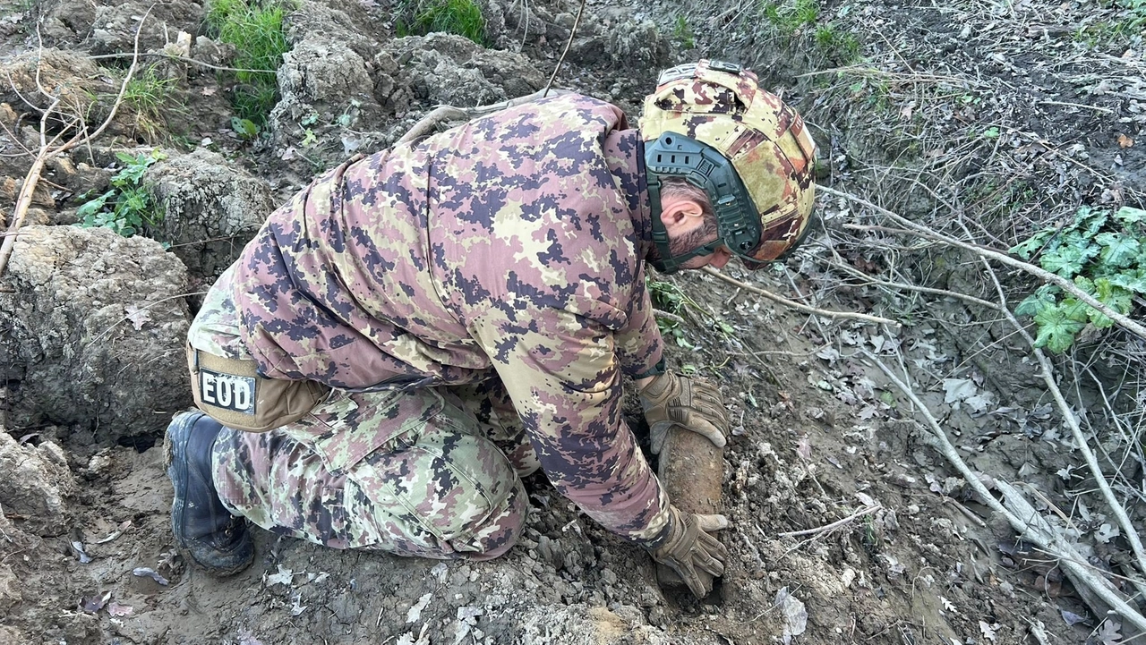 La bonifica di una granata di artiglieria rinvenuta nel Comune di Pontedera La bonifica di una granata di artiglieria rinvenuta nel Comune di Pontedera