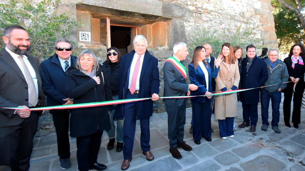 Dalla sua genesi alle interviste delle eccellenze nautiche, il percorso ripercorre la memoria e il tempo della città . Dalla sua genesi alle interviste delle eccellenze nautiche, il percorso ripercorre la memoria e il tempo della città .