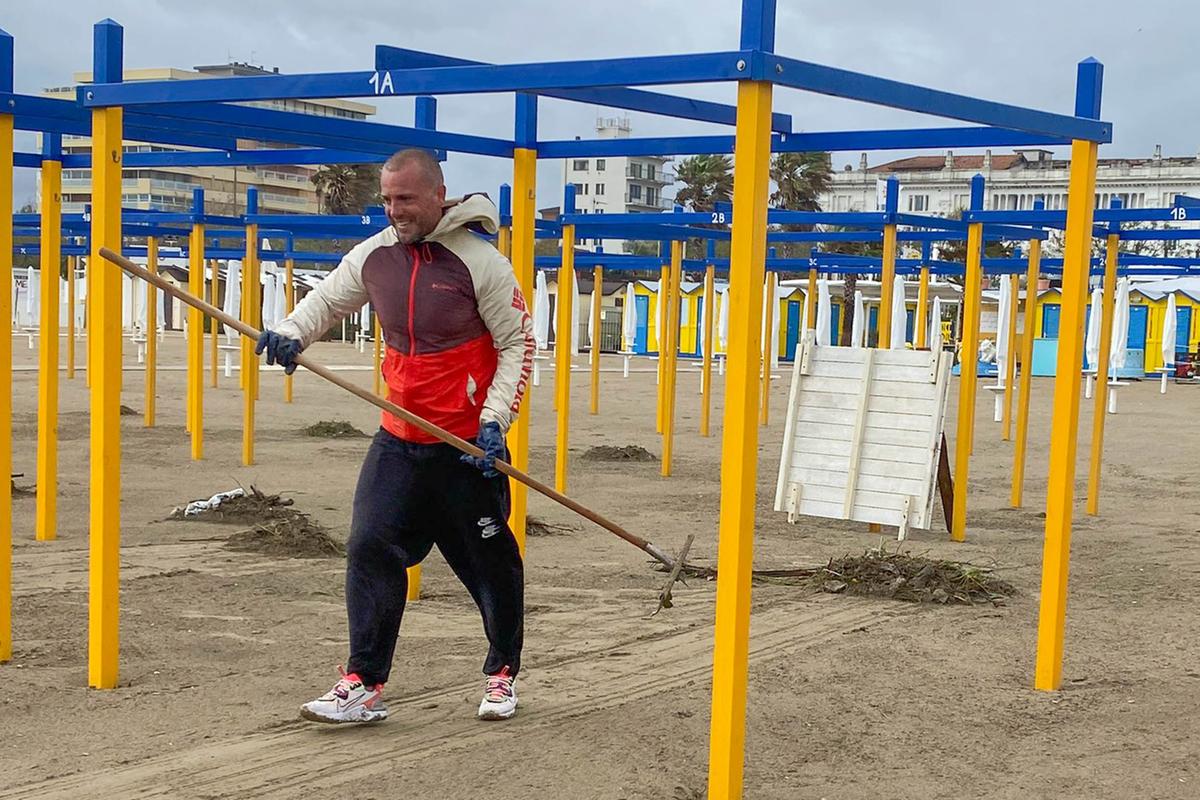 Il fascino del mare d’inverno. “No a transenne e barricate”. La richiesta: rispettate i varchi obbligatori