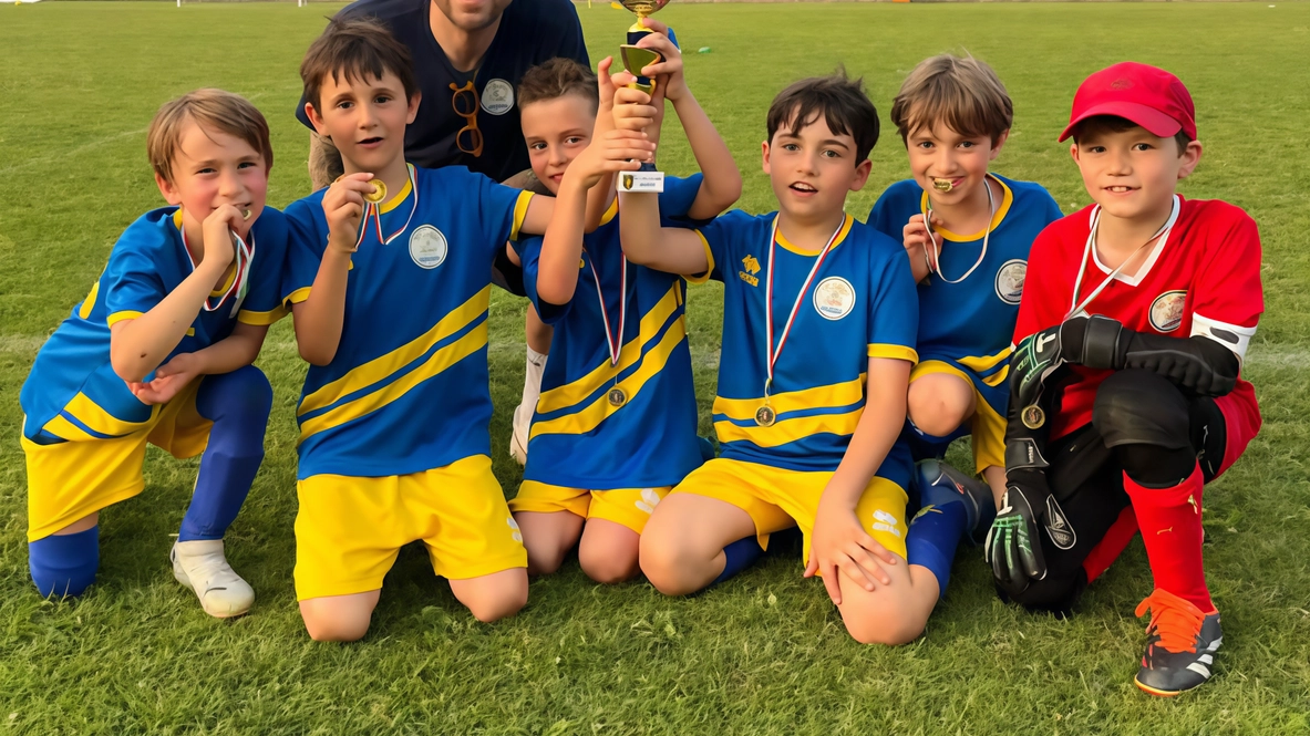 La squadra dei Piccoli Amici 2017 della Sales che si sono aggiudicati il Torneo Lucii per la loro categoria La squadra dei Piccoli Amici 2017 della Sales che si sono aggiudicati il Torneo Lucii per la loro categoria