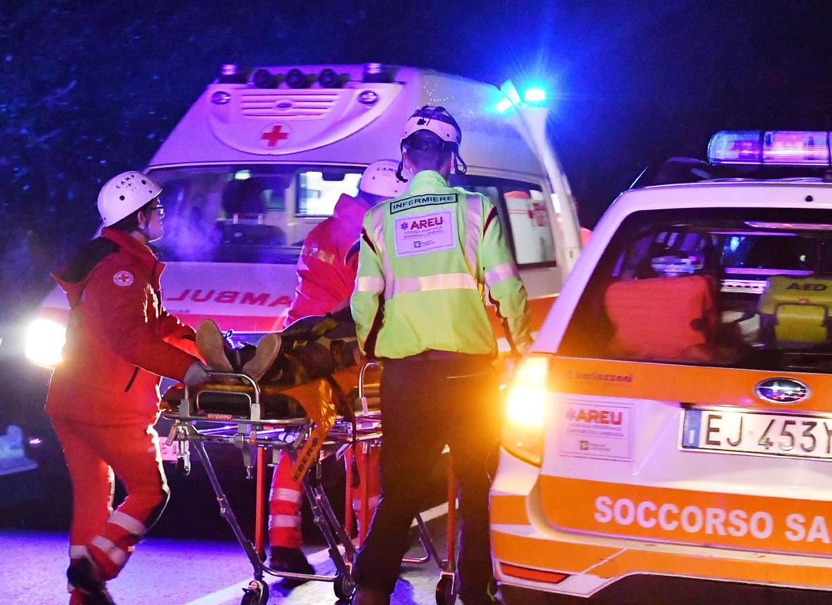 morto nella notte ragazzo di 17 anni il suo scooter contro un8217auto