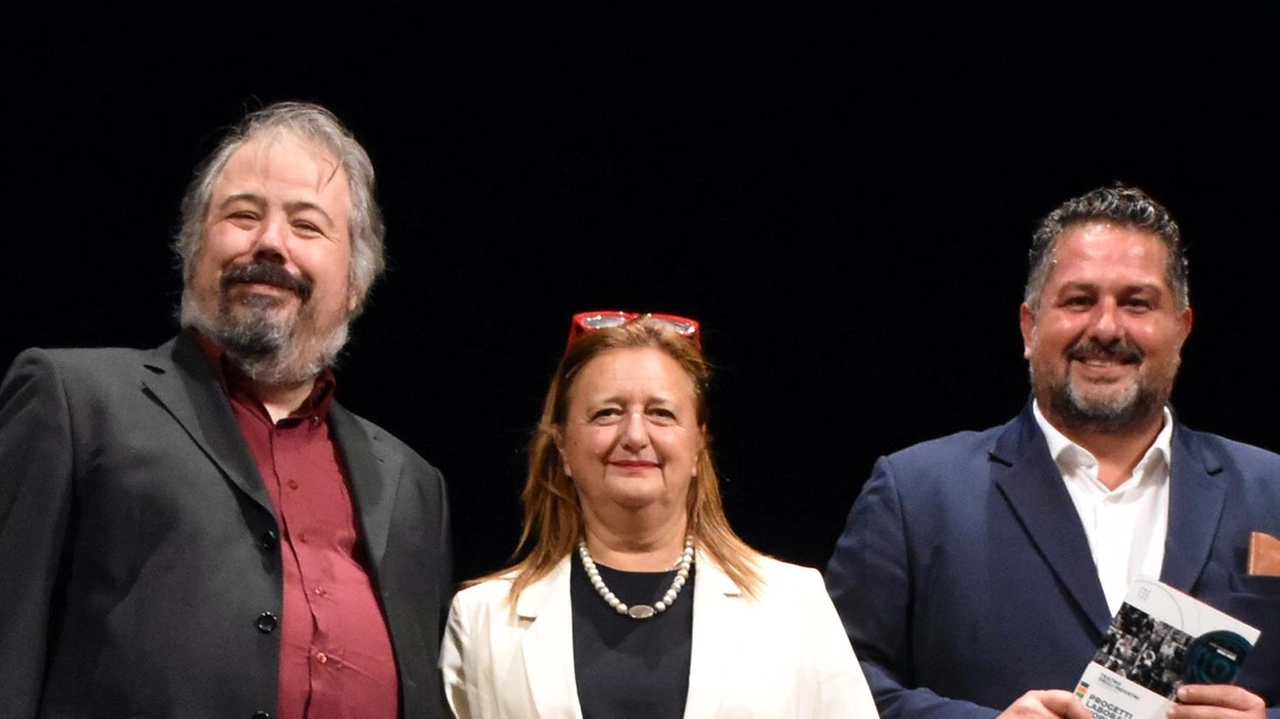 Un momento della presentazione del cartellone della rassegna organizzata dal Comune, che si svolgerà al Teatro degli Industri e al Teatro Moderno Un momento della presentazione del cartellone della rassegna organizzata dal Comune, che si svolgerà al Teatro degli Industri e al Teatro Moderno
