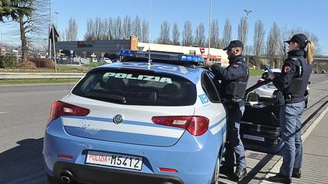 Ancora una truffa dello specchietto a Pistoia, ancora una volta a Pontelungo Ma questa volta il malcapitato non c’è cascato (foto d’archivio) Ancora una truffa dello specchietto a Pistoia, ancora una volta a Pontelungo Ma questa volta il malcapitato non c’è cascato (foto d’archivio)