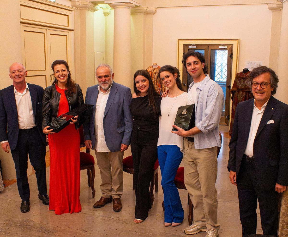 Il Lirico Sperimentale Belli premia i suoi “gioielli“