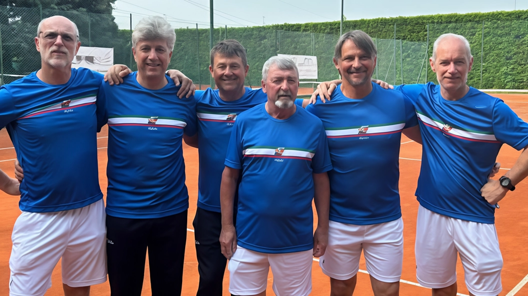 La squadra over 55 del CT Etruria. si sta giocando lo scudetto di categoria: oggi la terza e ultima giornata La squadra over 55 del CT Etruria. si sta giocando lo scudetto di categoria: oggi la terza e ultima giornata