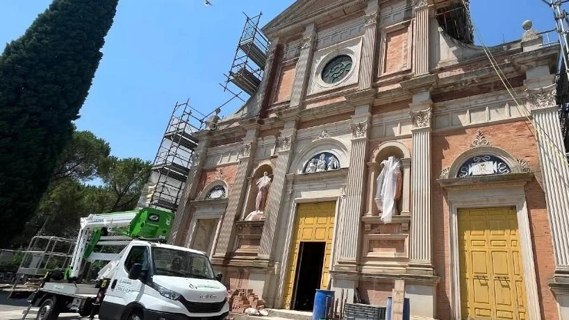 La chiesa parrocchiale di S. Maria Annunziata a Colombella riapre dopo i lavori di restauro post-terremoto. Comunità e professionisti celebrano insieme il recupero dell'edificio sacro. La chiesa parrocchiale di S. Maria Annunziata a Colombella riapre dopo i lavori di restauro post-terremoto. Comunità e professionisti celebrano insieme il recupero dell'edificio sacro.