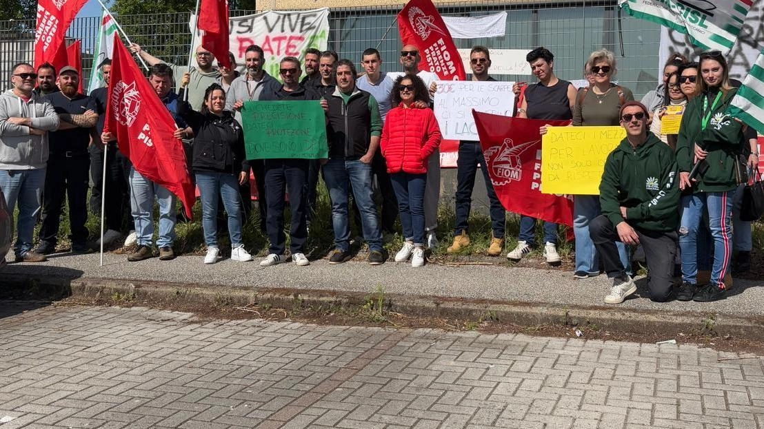 Puoti (Cgil): "Il comparto degli accessori risente della flessione. Anche l’azienda denuncia difficoltà finanziarie" .