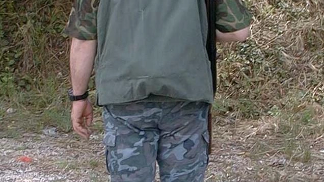 Un cacciatore in una foto d’archivio Il 70enne condannato aveva anche una licenza Un cacciatore in una foto d’archivio Il 70enne condannato aveva anche una licenza