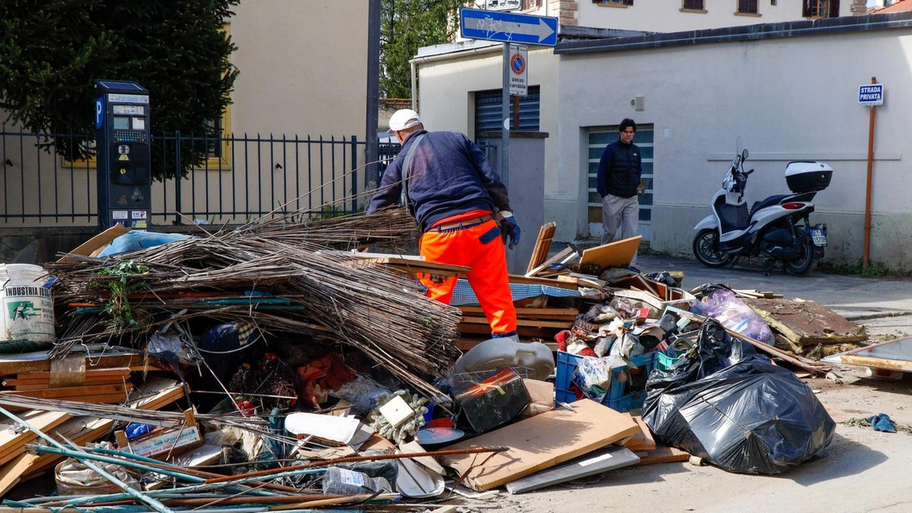 A Sesto alcuni hanno riaperto a tempo di record grazie a tanta generosità. Per altri la conta dei danni è ancora aperta. Raccolta fondi del Comune. A Sesto alcuni hanno riaperto a tempo di record grazie a tanta generosità. Per altri la conta dei danni è ancora aperta. Raccolta fondi del Comune.