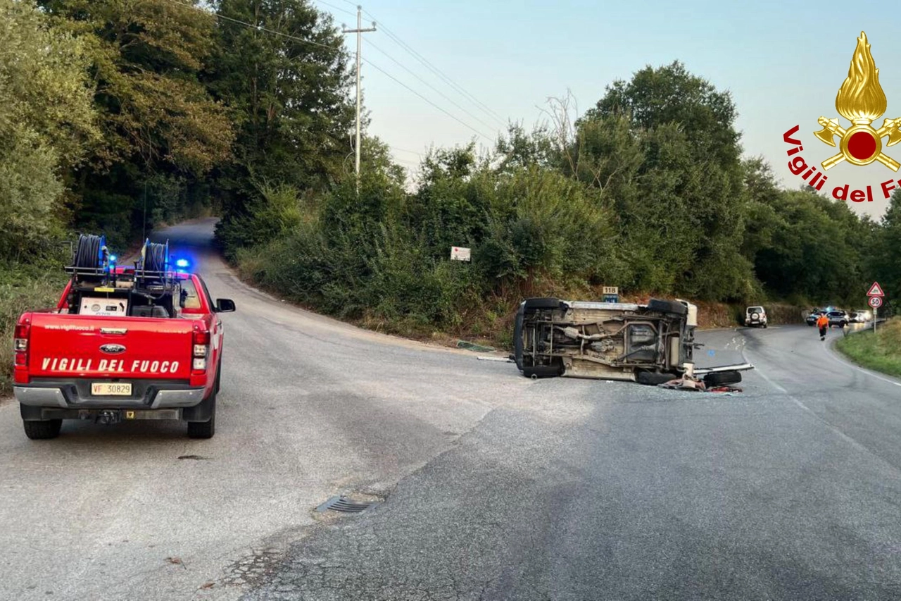 La scena dell'incidente (foto Vigili del fuoco)