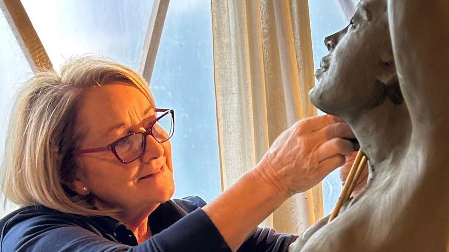 ’In principio era la creta’. E’ questo il titolo della mostra di sculture di Patrizia Zuccherini (nella foto) che sarà...