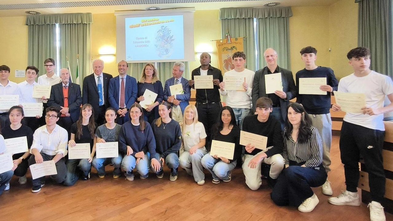 Il progetto ha coinvolto quattro licei e circa 300 studenti: i ragazzi e le ragazze sono stati chiamati a creare una start up innovativa. Le migliori quattro sono state premiate ieri: "Il nostro scopo è insegnare il saper fare". Il progetto ha coinvolto quattro licei e circa 300 studenti: i ragazzi e le ragazze sono stati chiamati a creare una start up innovativa. Le migliori quattro sono state premiate ieri: "Il nostro scopo è insegnare il saper fare".
