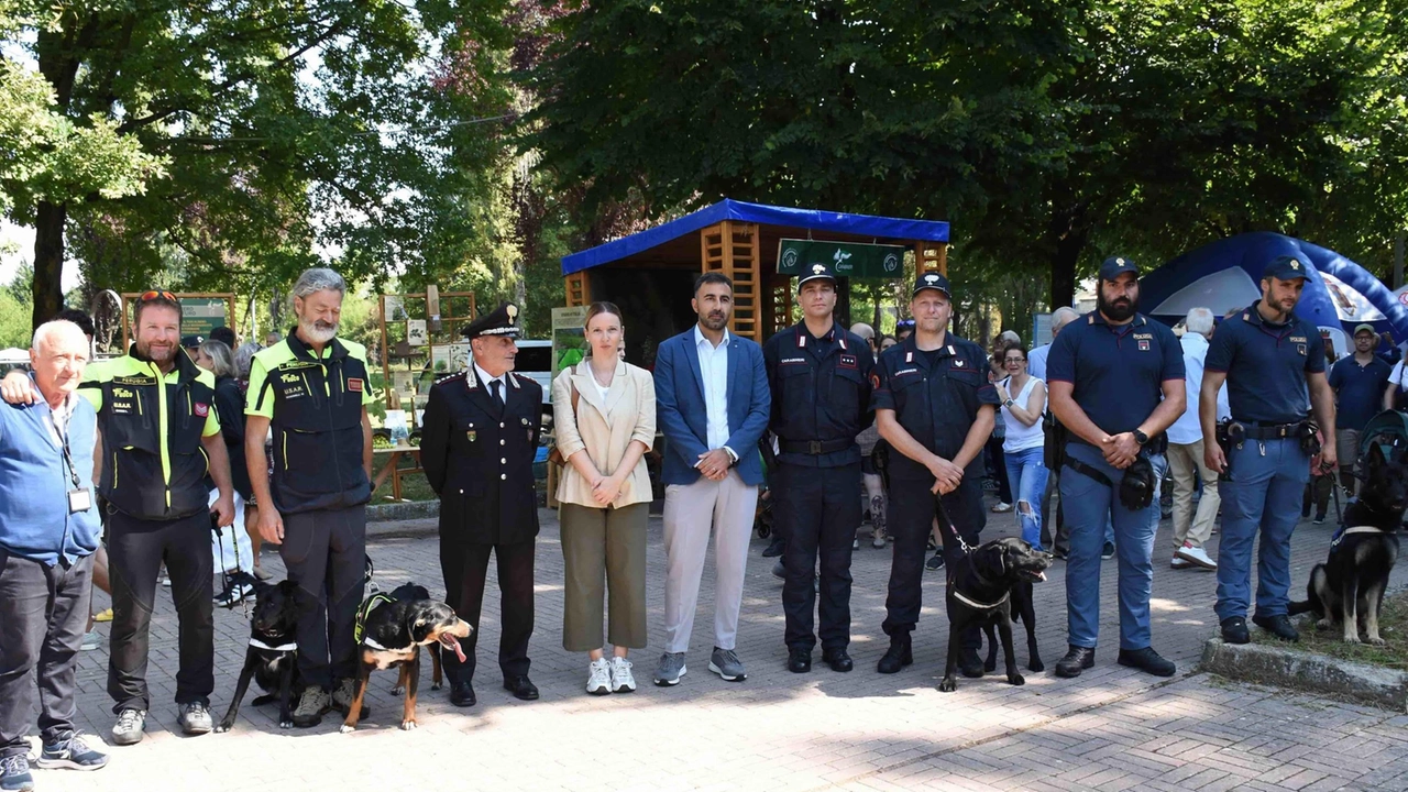 Anche i cani delle forze dell’ordine presenti alla fiera Anche i cani delle forze dell’ordine presenti alla fiera
