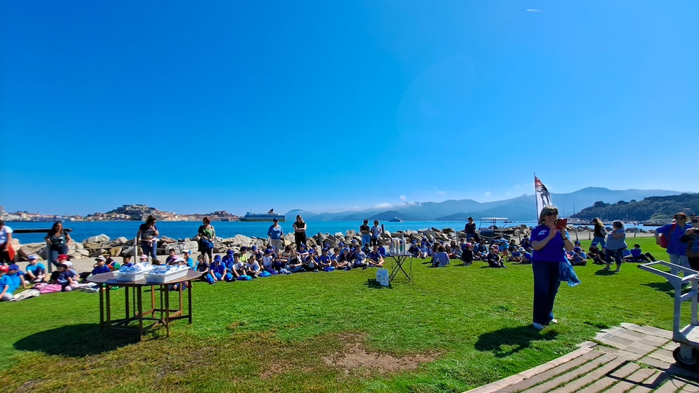 L'iniziativa Mare Pulito all'Isola d'Elba L'iniziativa Mare Pulito all'Isola d'Elba