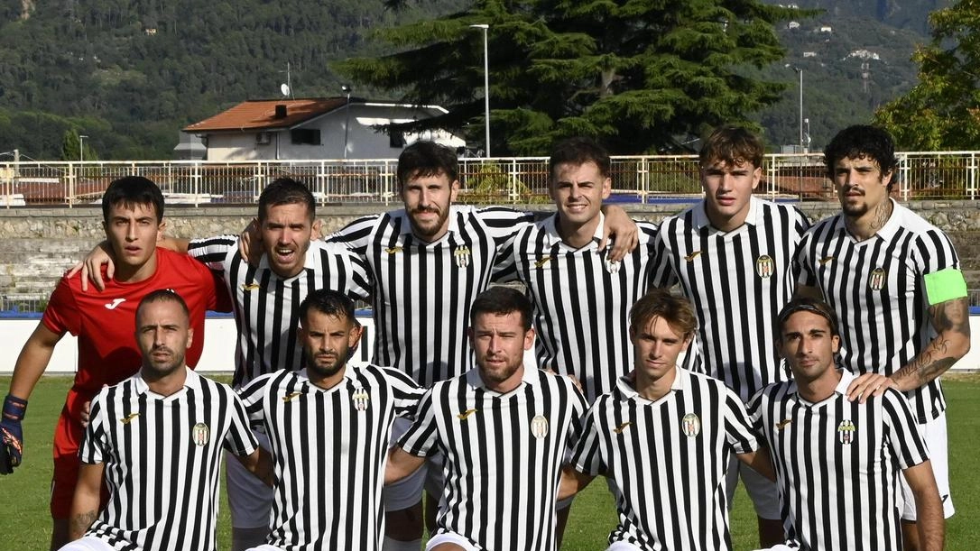. La Massese che ha eliminato in Coppa il Real Forte Querceta Foto Paola Nizza . La Massese che ha eliminato in Coppa il Real Forte Querceta Foto Paola Nizza