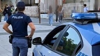 Insulta i sanitari al pronto soccorso di Careggi, poi ruba nelle auto parcheggiate: arrestato