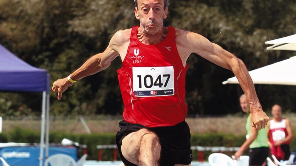 Parte l’assalto del senese Fabrizio Finetti (nella foto) ai campionati italiani Master di atletica leggera. Le gare sono in... Parte l’assalto del senese Fabrizio Finetti (nella foto) ai campionati italiani Master di atletica leggera. Le gare sono in...