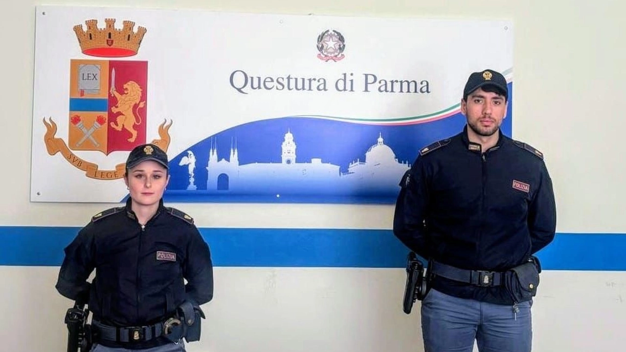 Bandiere neonaziste e tre copie del ’Mein Kampf di Adolf Hitler: è una parte del materiale sequestrato durante l’indagine della Digos di Parma