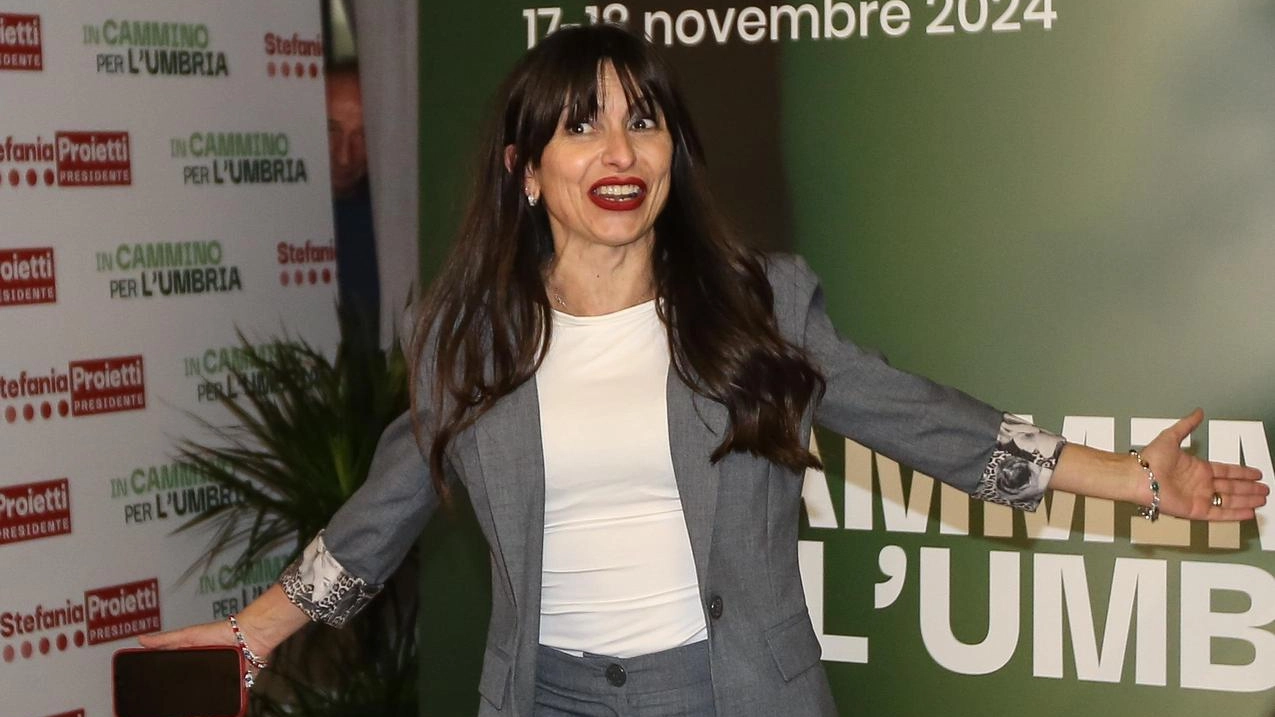 Il giorno dopo della governatrice: "Non pensavamo di ottenere un successo così ampio. Ora dobbiamo ricucire il territorio. Un mese per l’insediamento. Tesei? Non mi ha chiamato" . Il giorno dopo della governatrice: "Non pensavamo di ottenere un successo così ampio. Ora dobbiamo ricucire il territorio. Un mese per l’insediamento. Tesei? Non mi ha chiamato" .