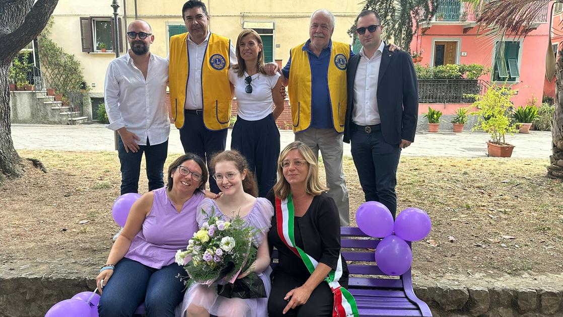 Un regalo sulla panchina viola. L’impegno di Chiara contro l’epilessia Un regalo sulla panchina viola. L’impegno di Chiara contro l’epilessia
