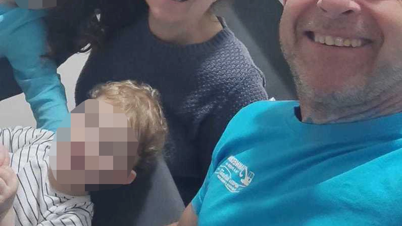 A cinque mesi dalla tragica morte dell’operaio Luca Giannecchini, l’immagine della figlia di due anni che si emoziona vedendo la foto del padre ha fatto il giro del mondo. "Non mi aspettavo la reazione". A cinque mesi dalla tragica morte dell’operaio Luca Giannecchini, l’immagine della figlia di due anni che si emoziona vedendo la foto del padre ha fatto il giro del mondo. "Non mi aspettavo la reazione".