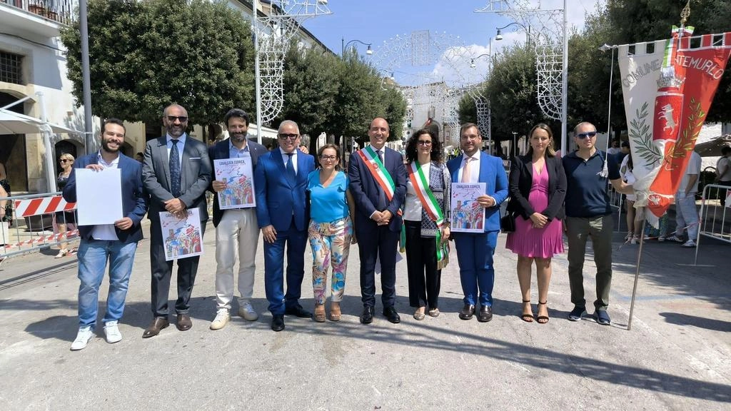 Con Simone Calamai ieri a Bovino, c’erano anche gli assessori Antonella Baiano e Giuseppe Forastiero, il vicesindaco Alberto Vignoli e la consigliera Simona Asper Con Simone Calamai ieri a Bovino, c’erano anche gli assessori Antonella Baiano e Giuseppe Forastiero, il vicesindaco Alberto Vignoli e la consigliera Simona Asper