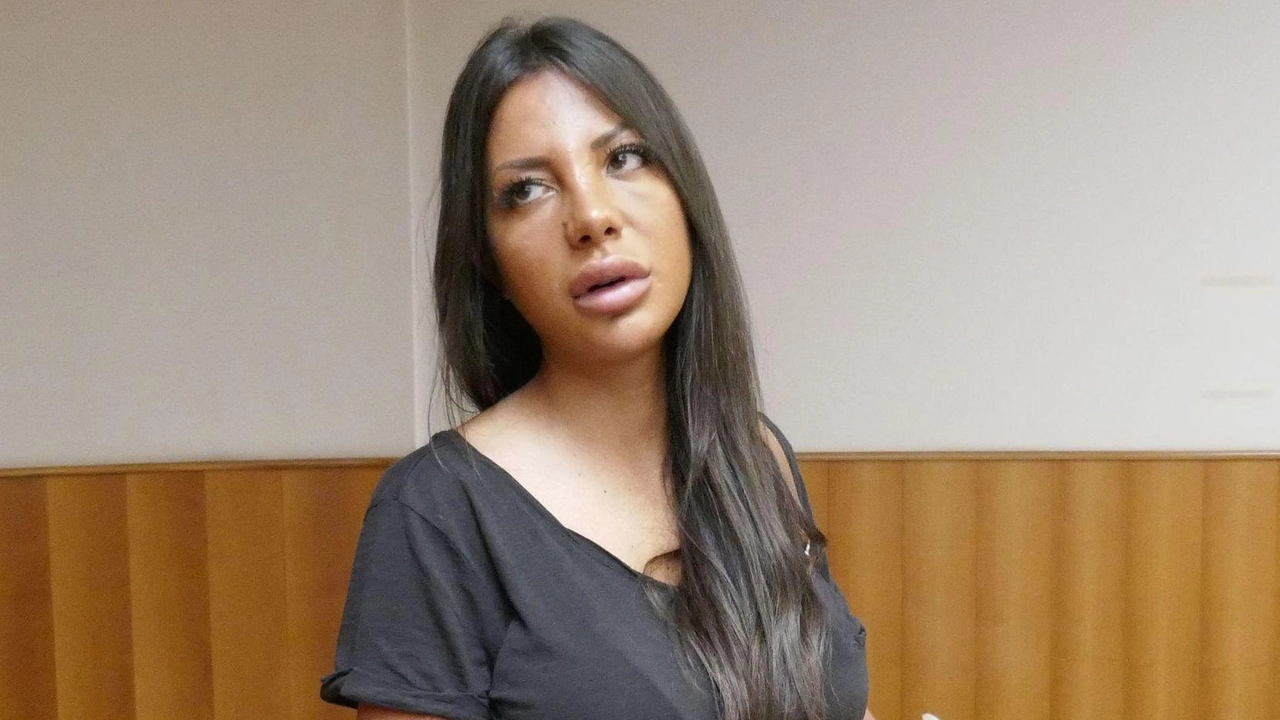 Appello rinviato per Emiliano Laurini che ordinò il pestaggio della ex . Martina Mucci. Si dovrà aspettare la pronuncia della Corte costituzionale. Appello rinviato per Emiliano Laurini che ordinò il pestaggio della ex . Martina Mucci. Si dovrà aspettare la pronuncia della Corte costituzionale.