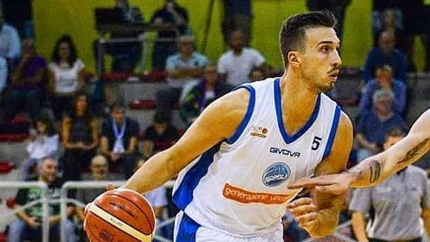Luca Malfatti, ala-forte di 200 cm, è il primo innesto della Bnv Juve Pontedera. Con 8 anni di esperienza in serie B Nazionale, arriva per guidare i giovani del team. Luca Malfatti, ala-forte di 200 cm, è il primo innesto della Bnv Juve Pontedera. Con 8 anni di esperienza in serie B Nazionale, arriva per guidare i giovani del team.