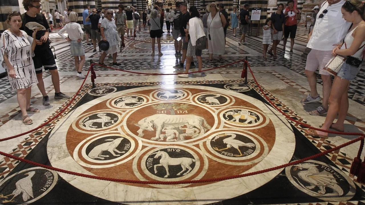 L’ingresso è gratuito per bambini, disabili, residenti, religiosi e studenti L’ingresso è gratuito per bambini, disabili, residenti, religiosi e studenti