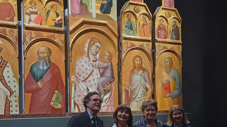 Lorenzetti è il cuore della mostra sui capolavori senesi aperta al Metropolitan. Si chiude domenica, poi la fase di smontaggio: alla National Gallery da marzo. Il ritorno in Pieve atteso in estate. Negli States sui trecentomila i turisti nelle sale. . Lorenzetti è il cuore della mostra sui capolavori senesi aperta al Metropolitan. Si chiude domenica, poi la fase di smontaggio: alla National Gallery da marzo. Il ritorno in Pieve atteso in estate. Negli States sui trecentomila i turisti nelle sale. .