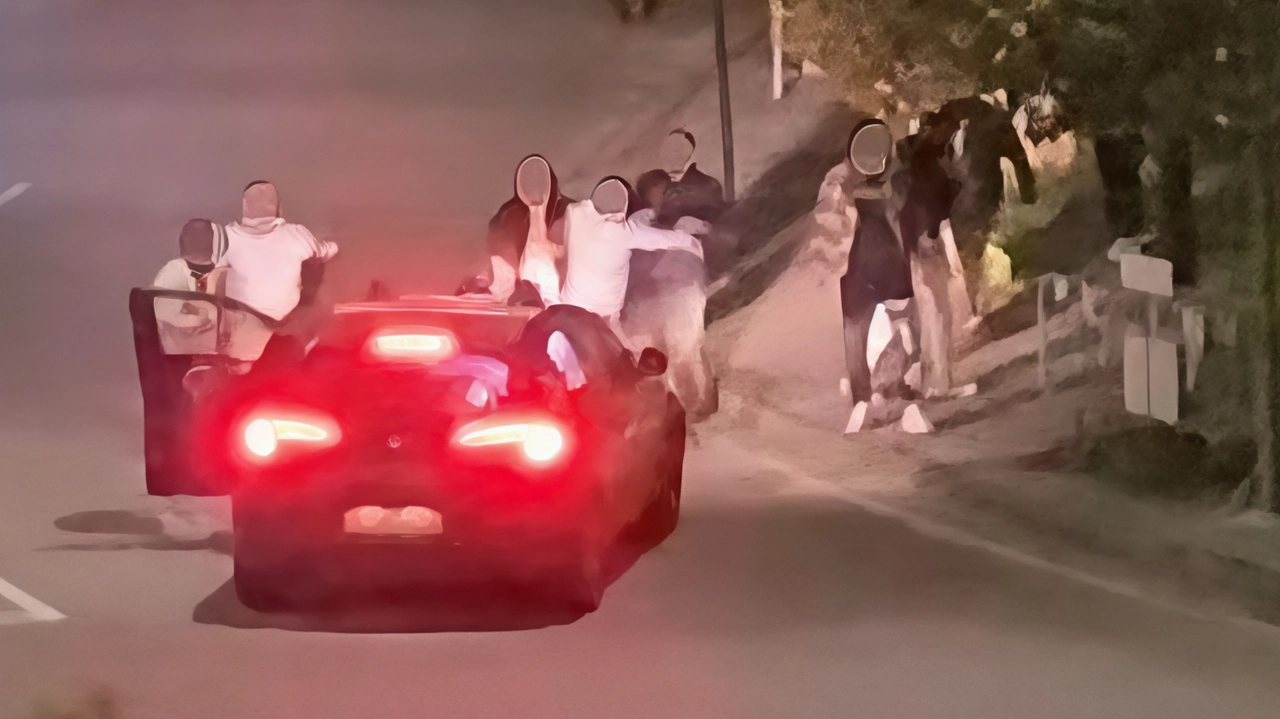 Botte e colpi di pistola in via Rospicciano a Ponsacco, le indagini. Accertamenti in corso della scientifica dei carabinieri per risalire all’auto. Botte e colpi di pistola in via Rospicciano a Ponsacco, le indagini. Accertamenti in corso della scientifica dei carabinieri per risalire all’auto.