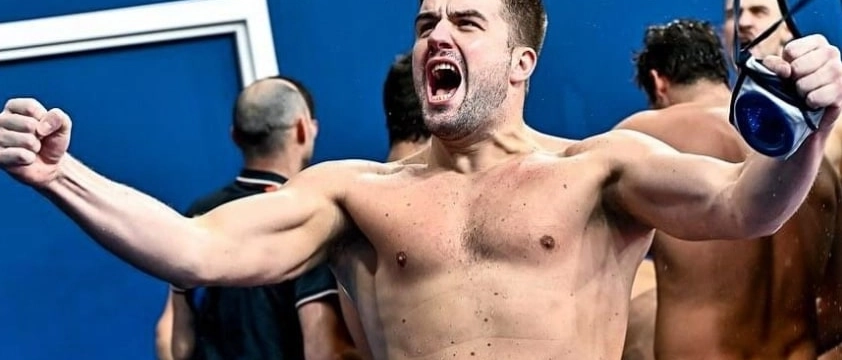Pallanuoto, doppietta di Bruni nel 28-4 contro il Sudafrica: Italia ai quarti