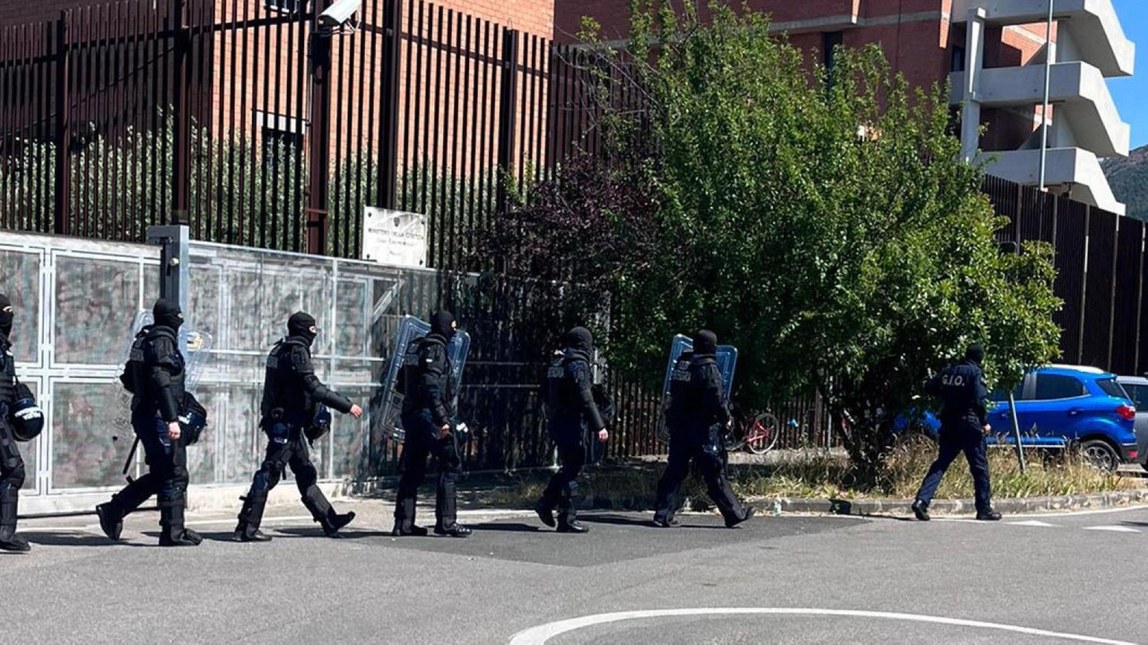 Trovati droga e cellulari alla Dogaia. La procura: gestione fuori controllo. . Trovati droga e cellulari alla Dogaia. La procura: gestione fuori controllo. .
