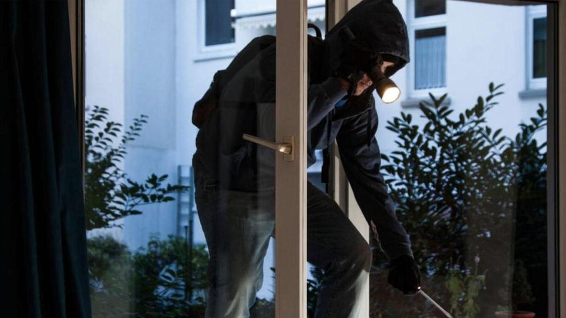 Ladri in azione, blitz nella casa del sindaco