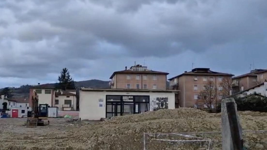 Della scuola ’Dante Alighieri’ demolita restano solo le macerie