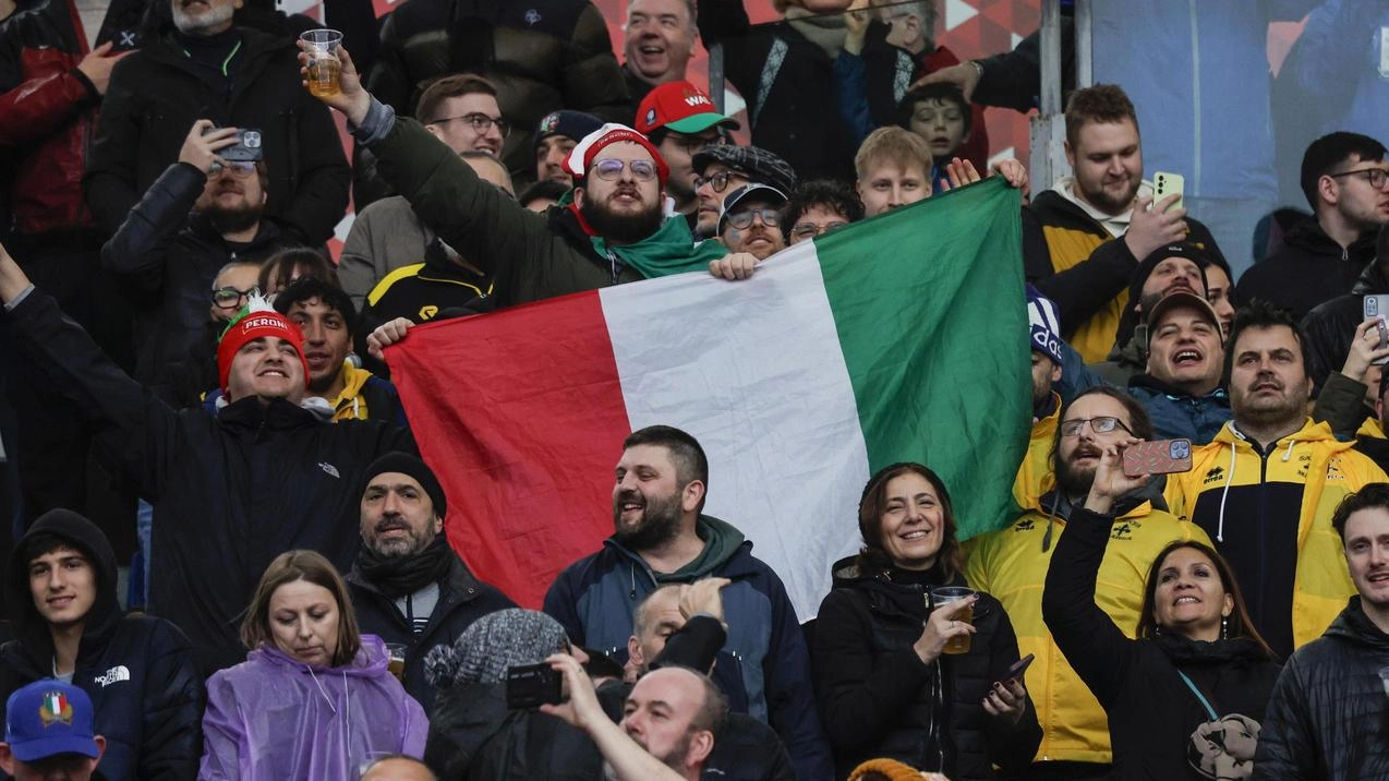 Tutti davanti alla tv alla club house per assistere allo spettacolo del "Sei Nazioni" . Entusiasmo per la vittoria all’Olimpico contro il Galles. La tradizione cittadina e la speranza futura . Tutti davanti alla tv alla club house per assistere allo spettacolo del "Sei Nazioni" . Entusiasmo per la vittoria all’Olimpico contro il Galles. La tradizione cittadina e la speranza futura .