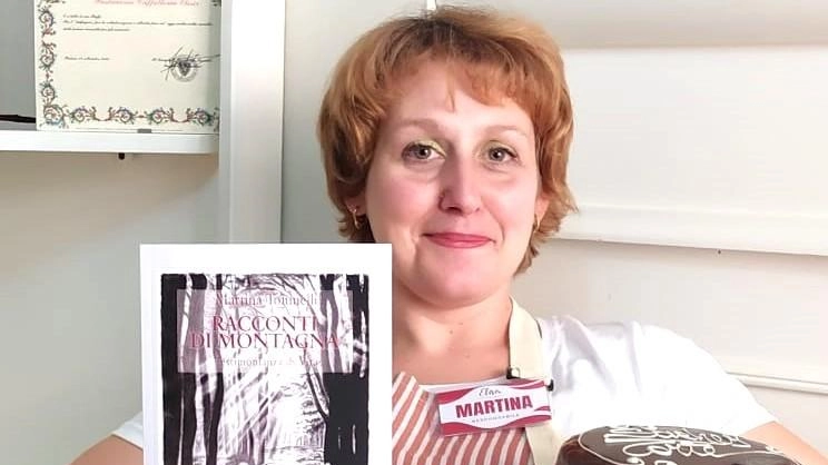 Toninelli, di professione pasticcera, ha dedicato il suo libro ai ricordi d’infanzia. Toninelli, di professione pasticcera, ha dedicato il suo libro ai ricordi d’infanzia.