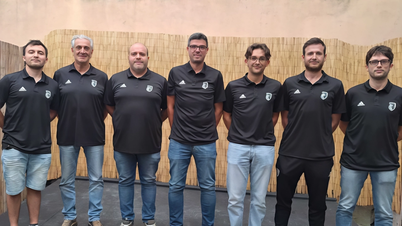 Lo staff tecnico: da sinistra Panti, Ghini, Pelacchi, Mori, Bazzani, Frank e Silei Lo staff tecnico: da sinistra Panti, Ghini, Pelacchi, Mori, Bazzani, Frank e Silei