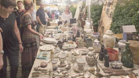 Conto alla rovescia per la “Soffitta”. Mobili antichi, stampe e molto altro. In strada oltre settanta espositori