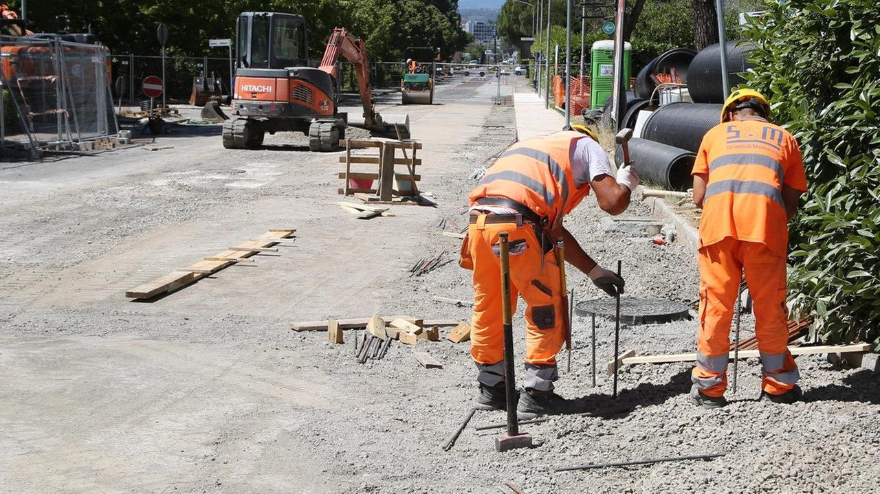 Il Metrobus (o Brt), finanziato con oltre 86 milioni di euro dal Pnrr e ulteriori fondi statali, è. uno degli interventi strategici per la mobilità sostenibile Il Metrobus (o Brt), finanziato con oltre 86 milioni di euro dal Pnrr e ulteriori fondi statali, è. uno degli interventi strategici per la mobilità sostenibile