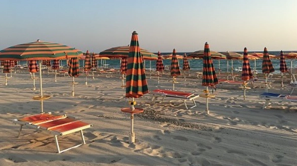 A praia deserta publicada por Alessandro Gassmann