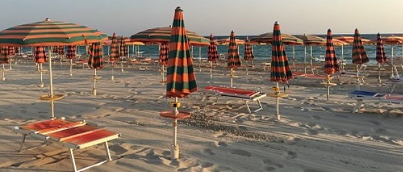 Spiagge deserte per il caro-ombrellone. “Gli stabilimenti balneari hanno esagerato, abbassate i prezzi”